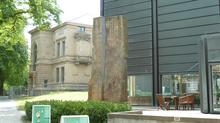 Ulrich R�ckriem: Steinplastik &bdquo;Westfalenbank&ldquo; (1988)